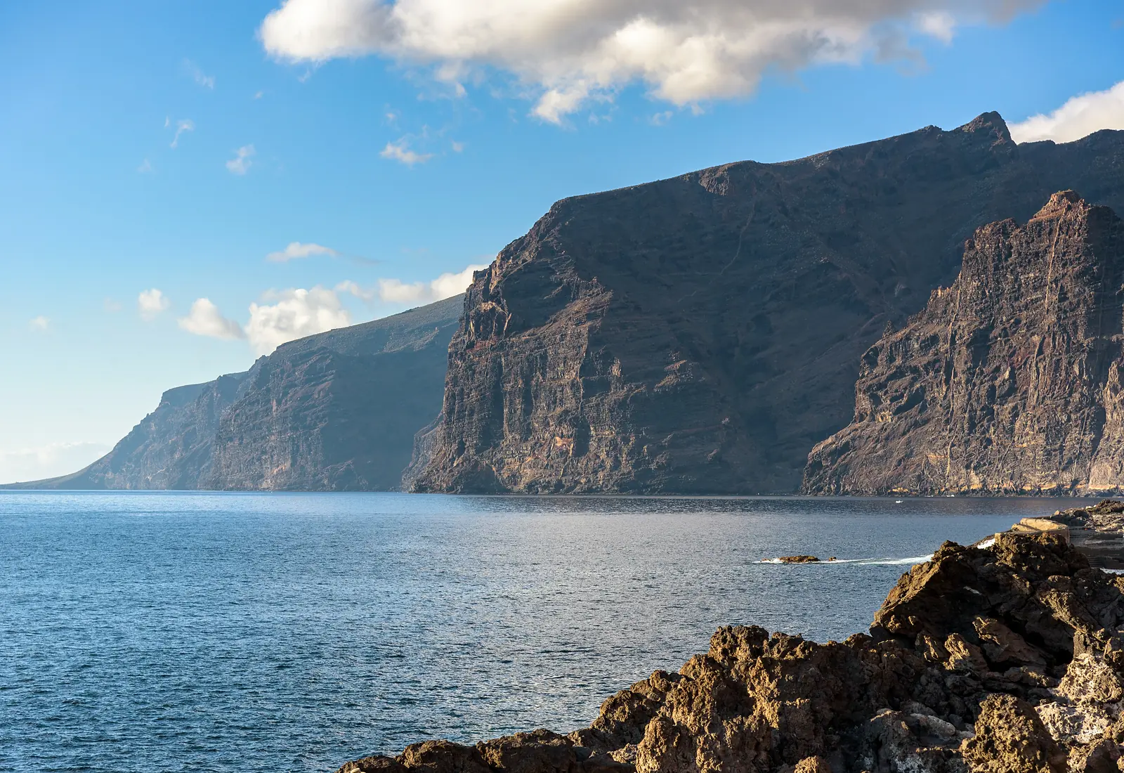 Die Steilklippen von Los Gigantes an der Westküste Teneriffas Die Steilklippen von Los Gigantes an der Westküste Teneriffas