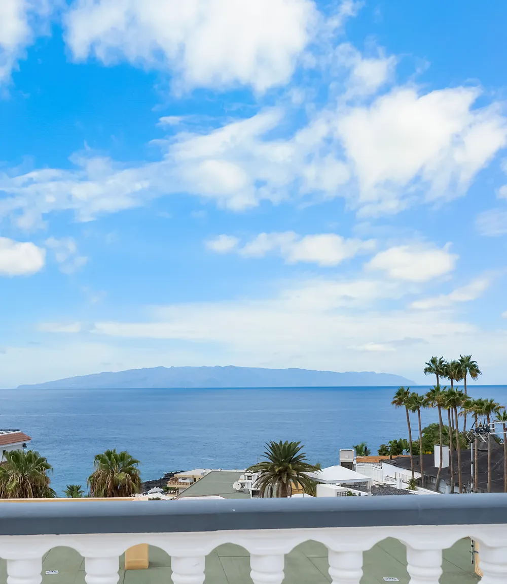 Blick von der Terrasse der Villa Alexander über den Atlantik bis zur Insel La Gomera