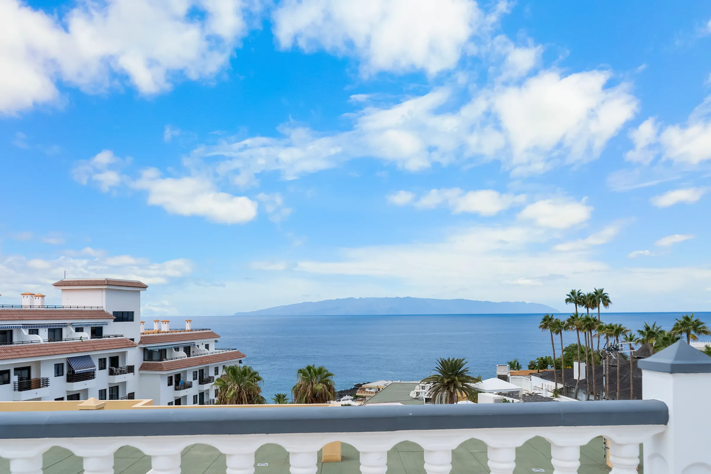 Blick von der Terrasse der Villa Alexander über den Atlantik bis zur Insel La Gomera